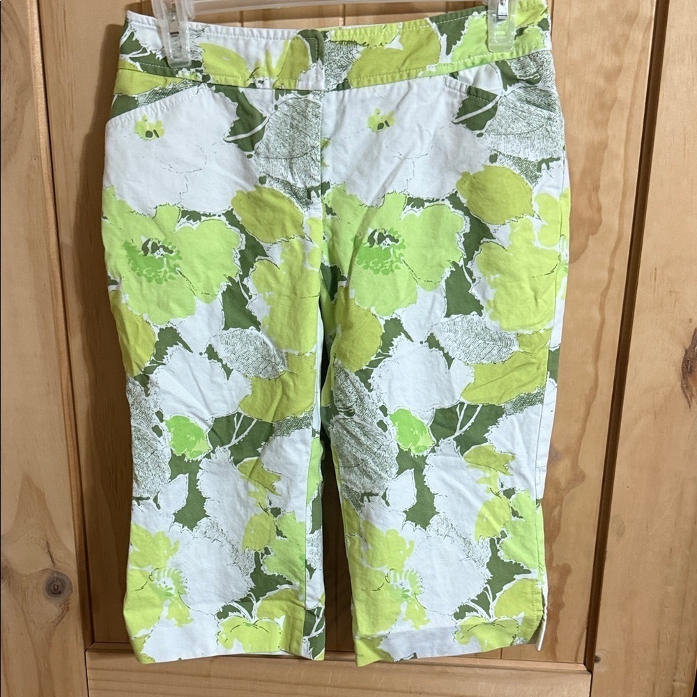 Ann Taylor Floral Green and White Capri Pants